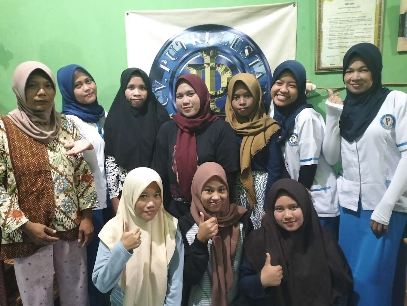 Tim ART Putri Lestari di kantor penempatan